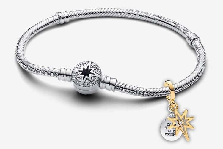 El conjunto de regalo con pulsera y charm colgante Estrella polar de Pandora