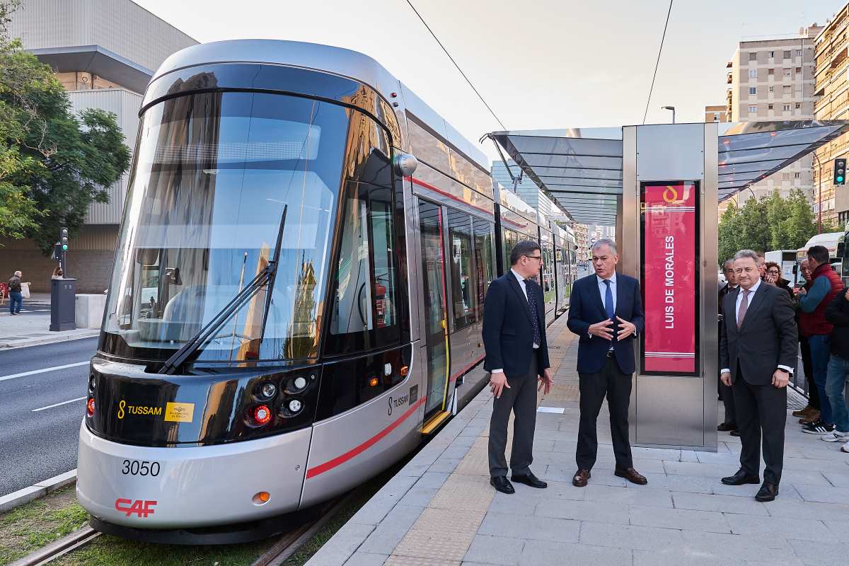 José Luis Sanz estrena la nueva parada de tranvía en Luis de Morales | Salvador López Medina para El MIRA