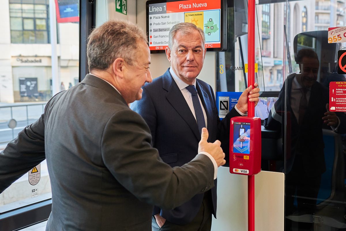 José Luis Sanz estrena la nueva parada de tranvía en Luis de Morales | Salvador López Medina para El MIRA