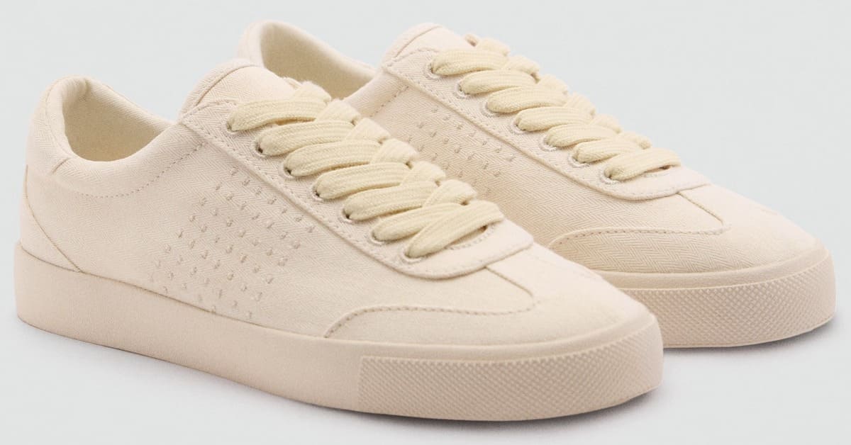 Las zapatillas deportivas con cordones en color beige de Mango