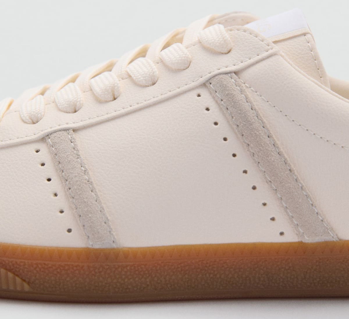 Las zapatillas deportivas con paneles en contraste de Mango