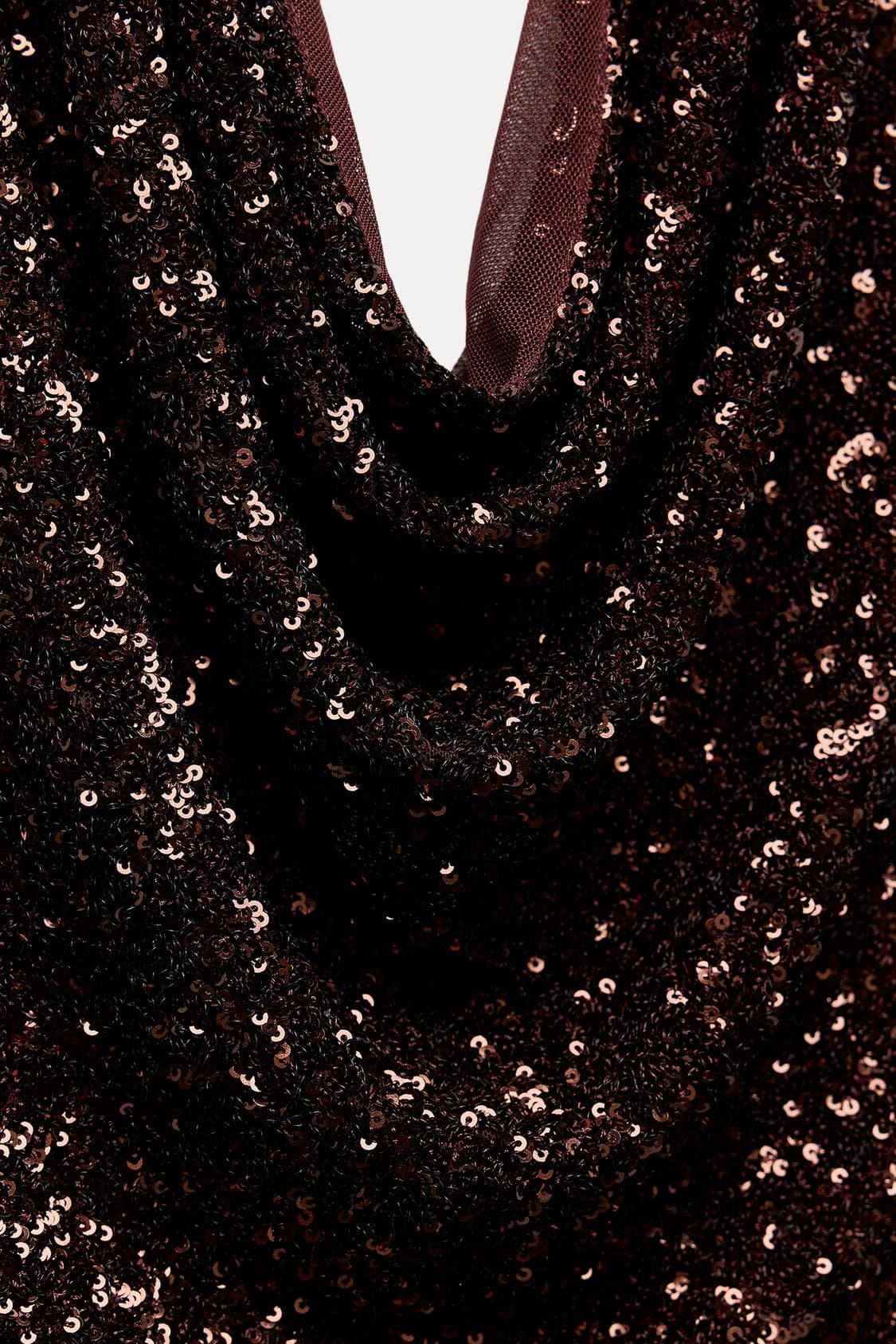 El nuevo top halter con lentejuelas en color chocolate de Zara