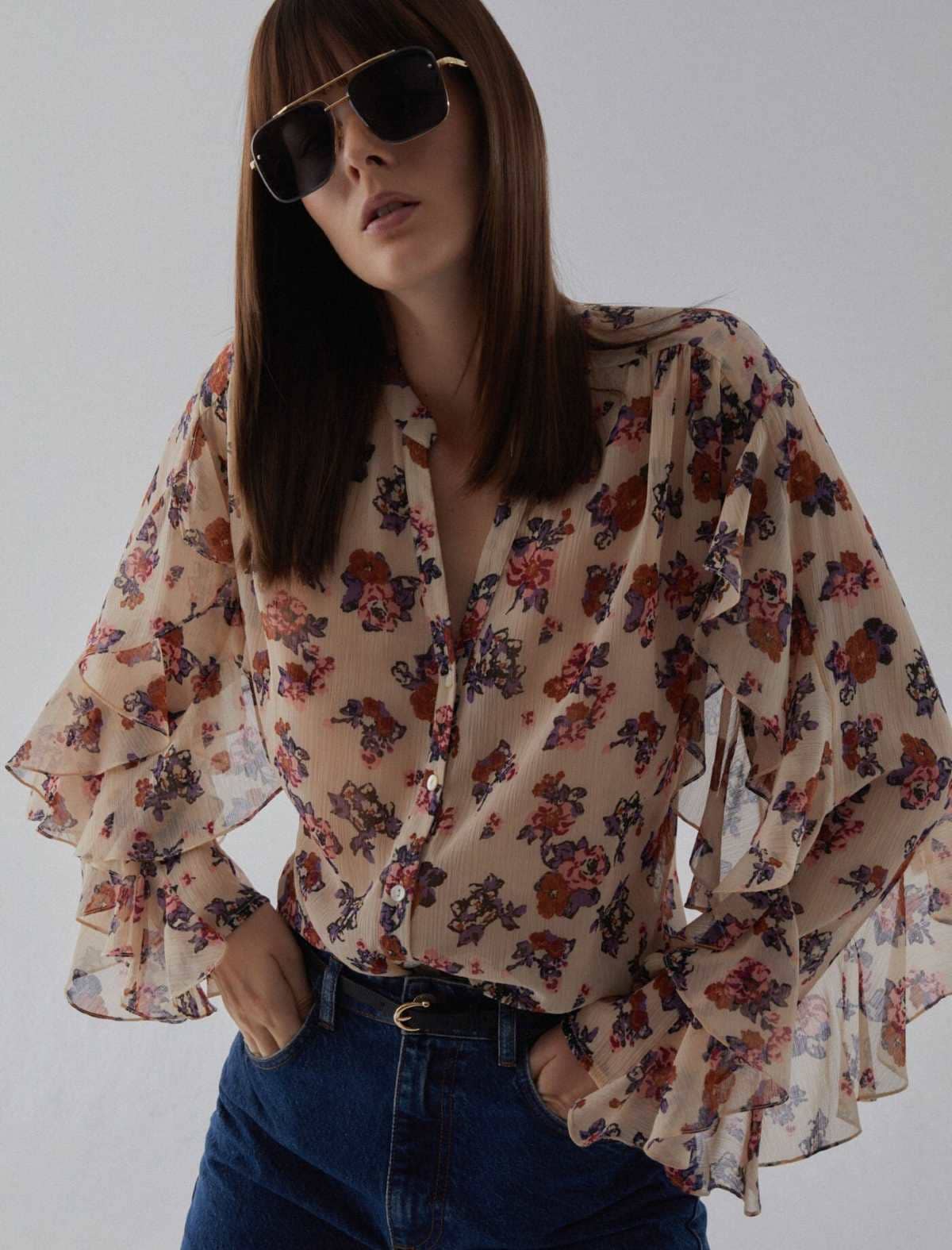 Blusa volantes estampada de Sfera