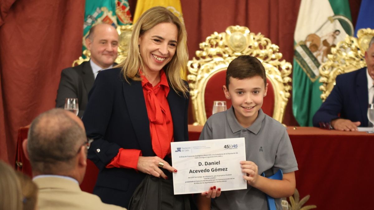 Almudena Martínez en la premios a las propuestas escolares ganadoras del concurso '45 años, 45 municipios | Cristo García