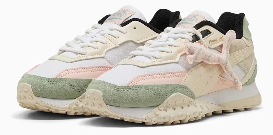 Las nuevas zapatillas Blktop Rider Merry X-mas para mujer de Puma