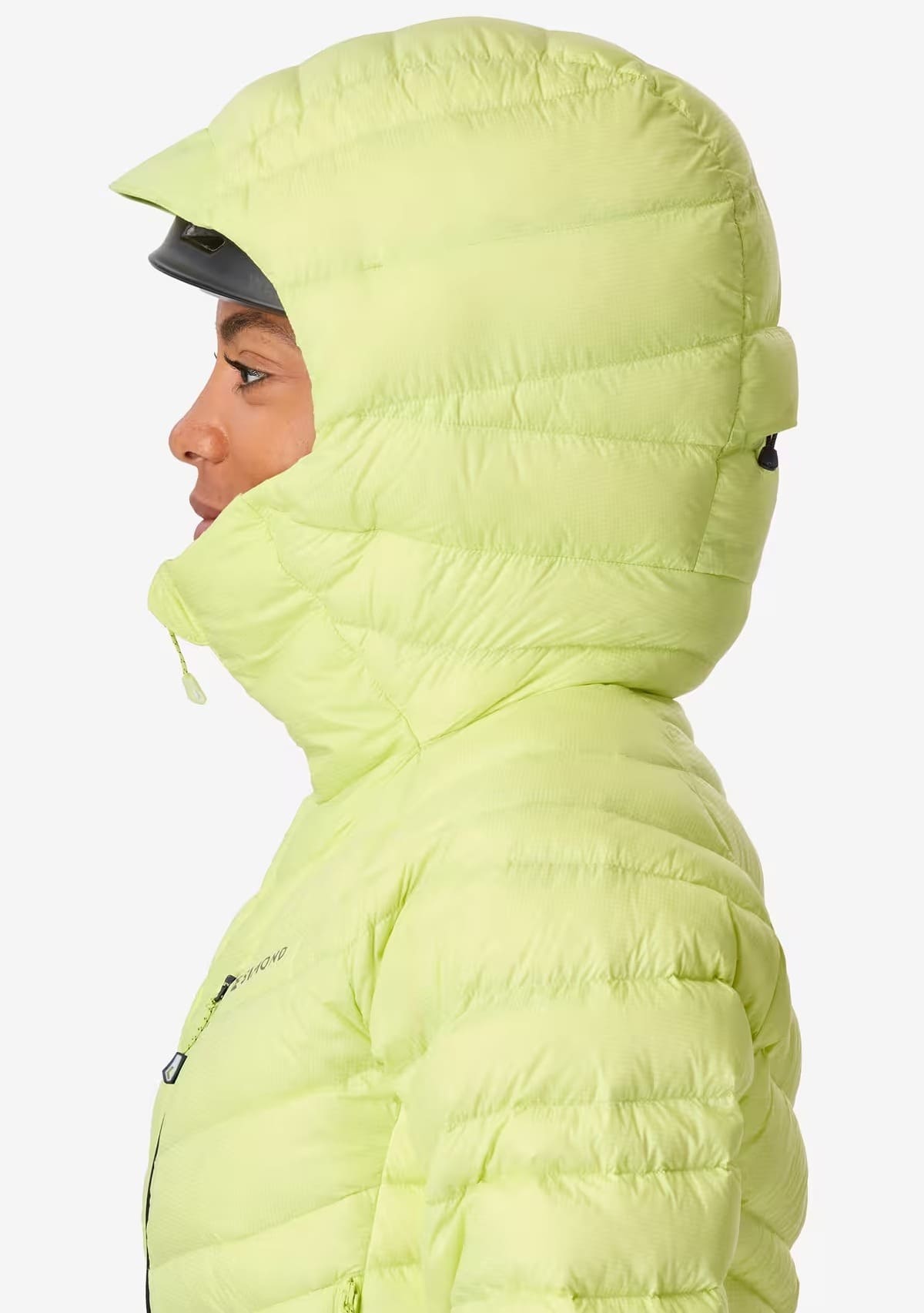 La nueva chaqueta de plumas de montaña y alpinismo con capucha de mujer Simond Duvet en Decathlon
