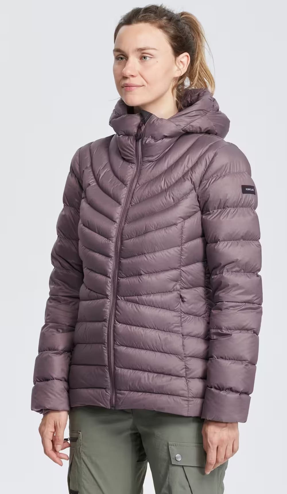 El plumífero de montaña y trekking con capucha Forclaz MT500 en Decathlon