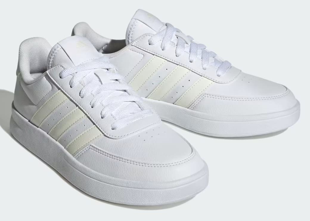 Las versátiles zapatillas Breaknet 2.0 en color blanco de Adidas