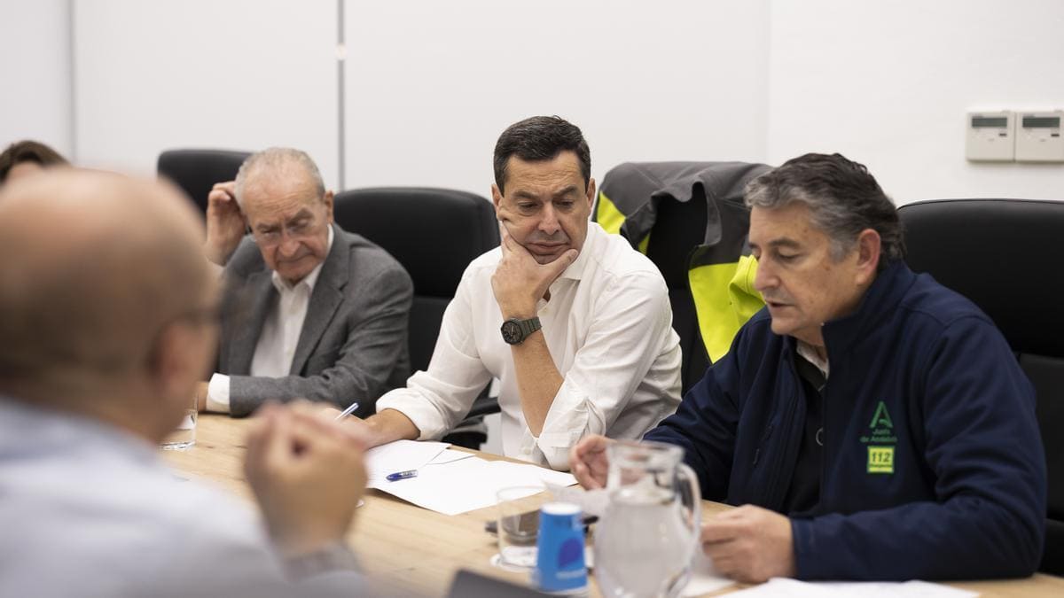 Juanma Moreno, en una reunión en Málaga durante la última DANA