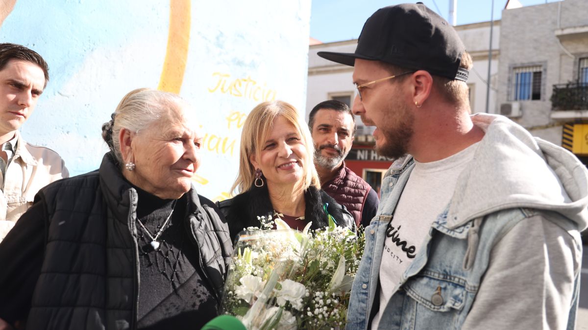 Antonia Castro en la inauguración del mural de Juan Holgado | Cristo García