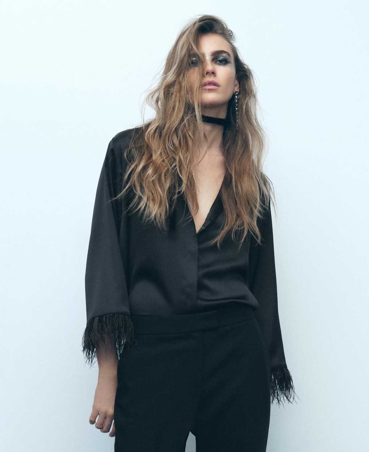 Camisa satinada plumas de ZARA