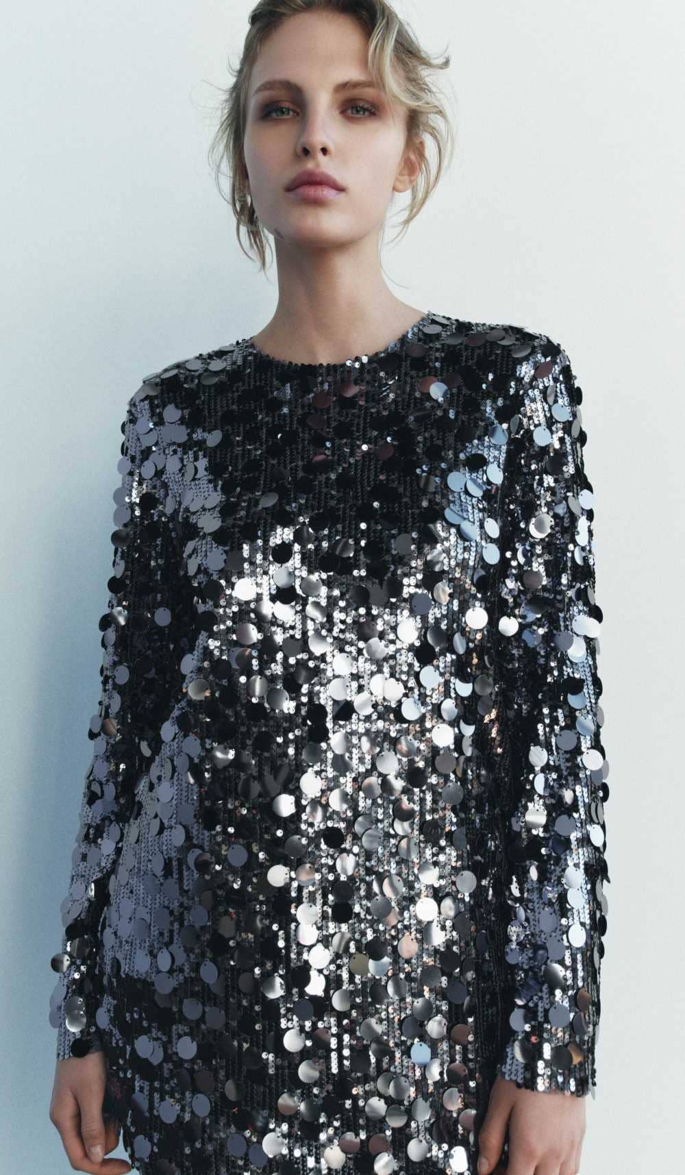 Vestido corto lentejuelas de ZARA
