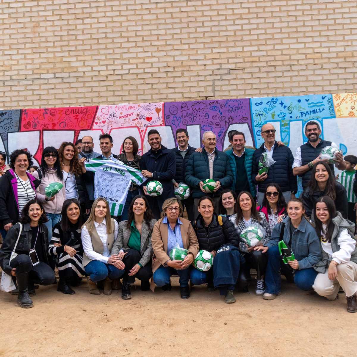Joaquín Sánchez, presente en la visita del Real Betis al CEIP Orba | @RealBetis