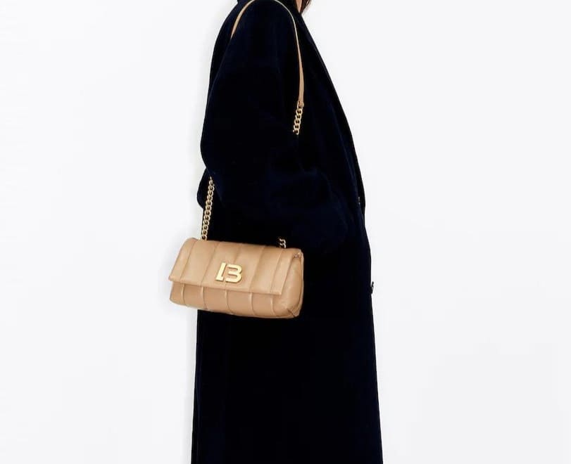 Bandolera con cierre de solapa