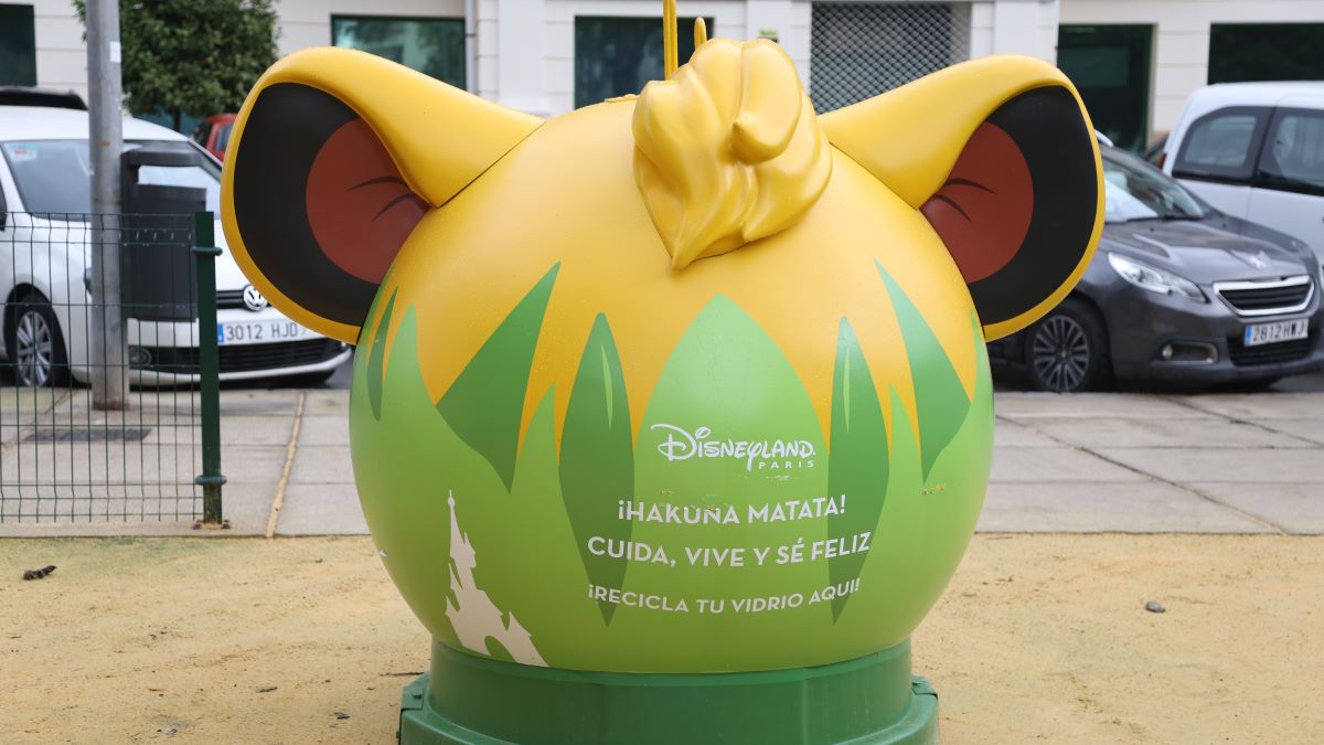Contenedores de recogida de vidrio tematizados con personajes de Disney en Jerez | Cristo García