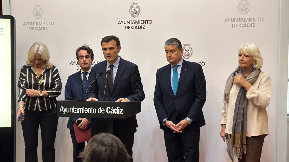 El alcalde de Cádiz, Bruno García, durante su intervención en el acto | Cristo García