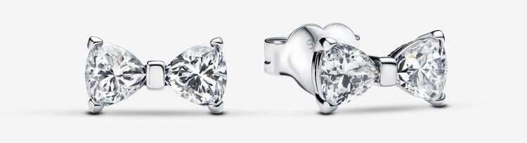Los pendientes de botón Lazo Pequeño Brillante de Pandora