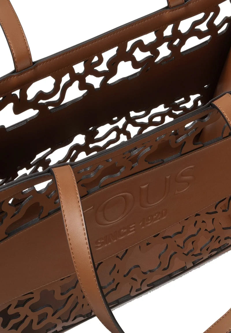 El bolso shopping mediano Amaya Kaos Shock en color marrón de Tous