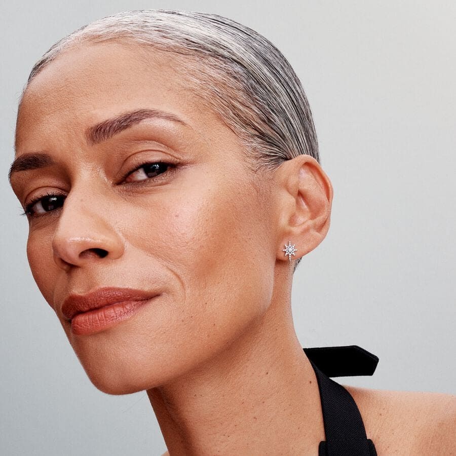 Los pendientes de botón en forma de estrella polar brillante de Pandora