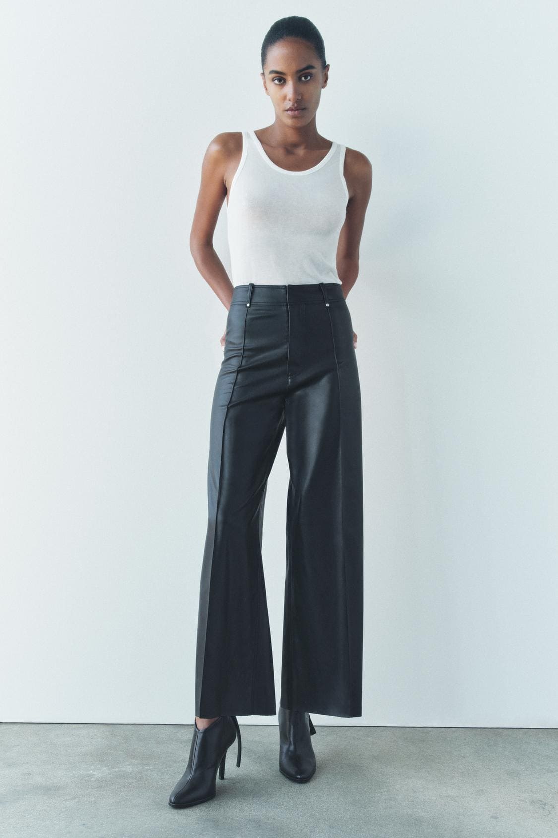 El pantalón efecto piel Wide Leg ZW Collection de Zara