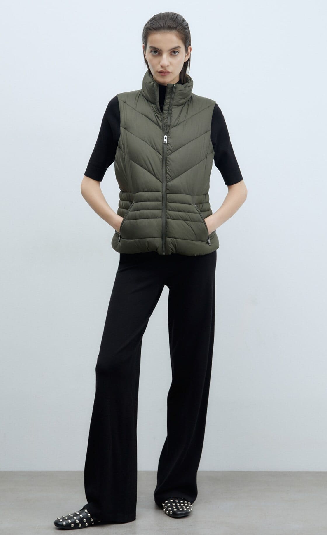 El chaleco corto liso en cuatro colores de Sfera