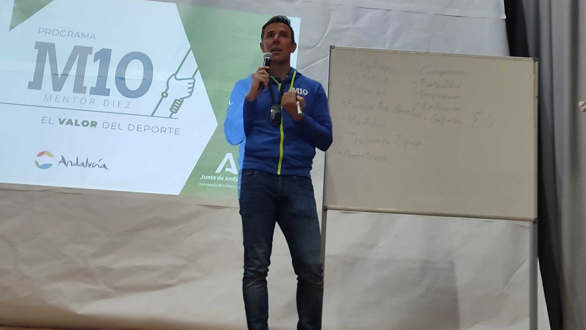 Carlos Marchena llevó a los alumnos de la Salle Buen Pastor de Jerez el programa 'Mentor 10'