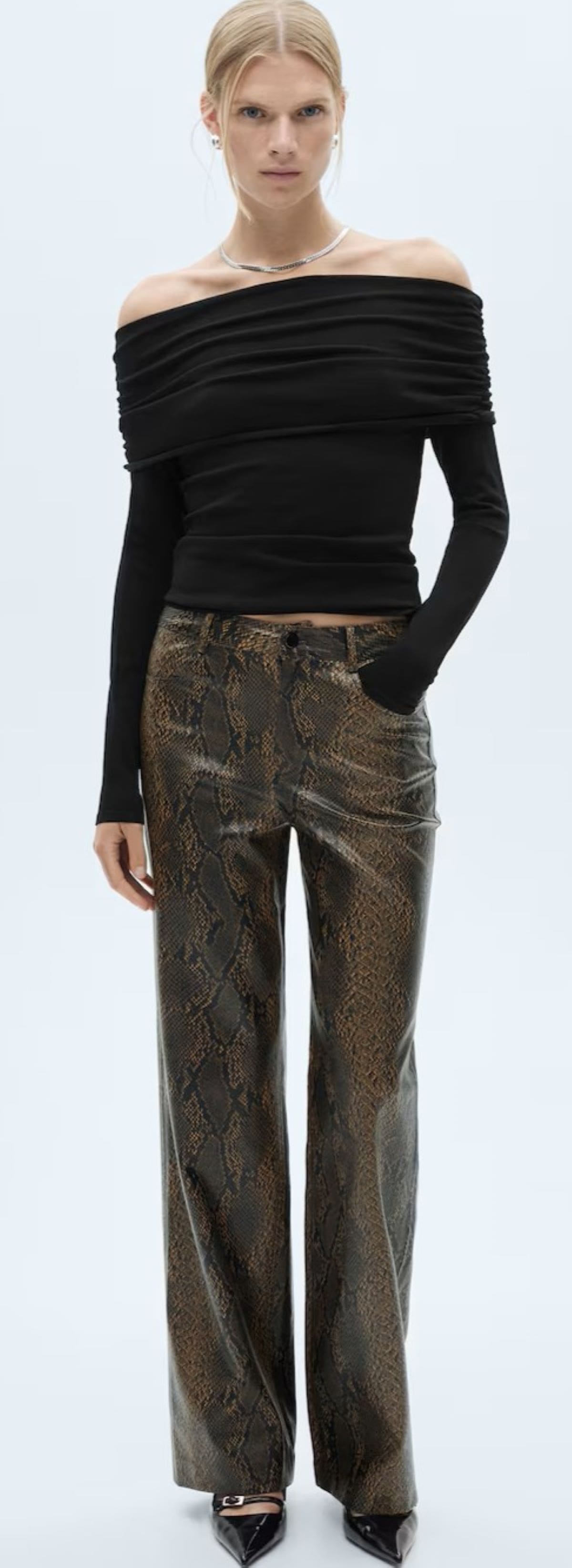 Pantalón recto efecto piel serpiente de Mango