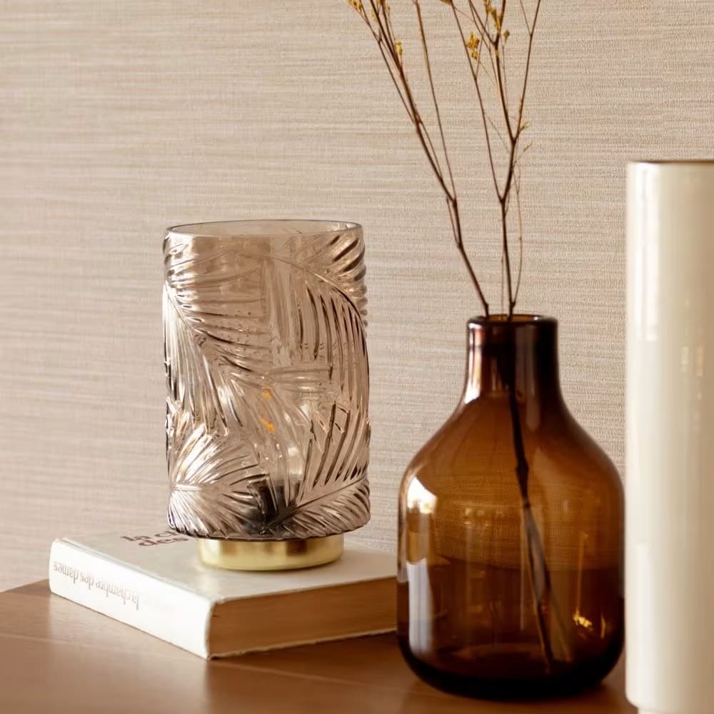 La lámpara de cristal gris antracita y metal dorado de Maisons du Monde