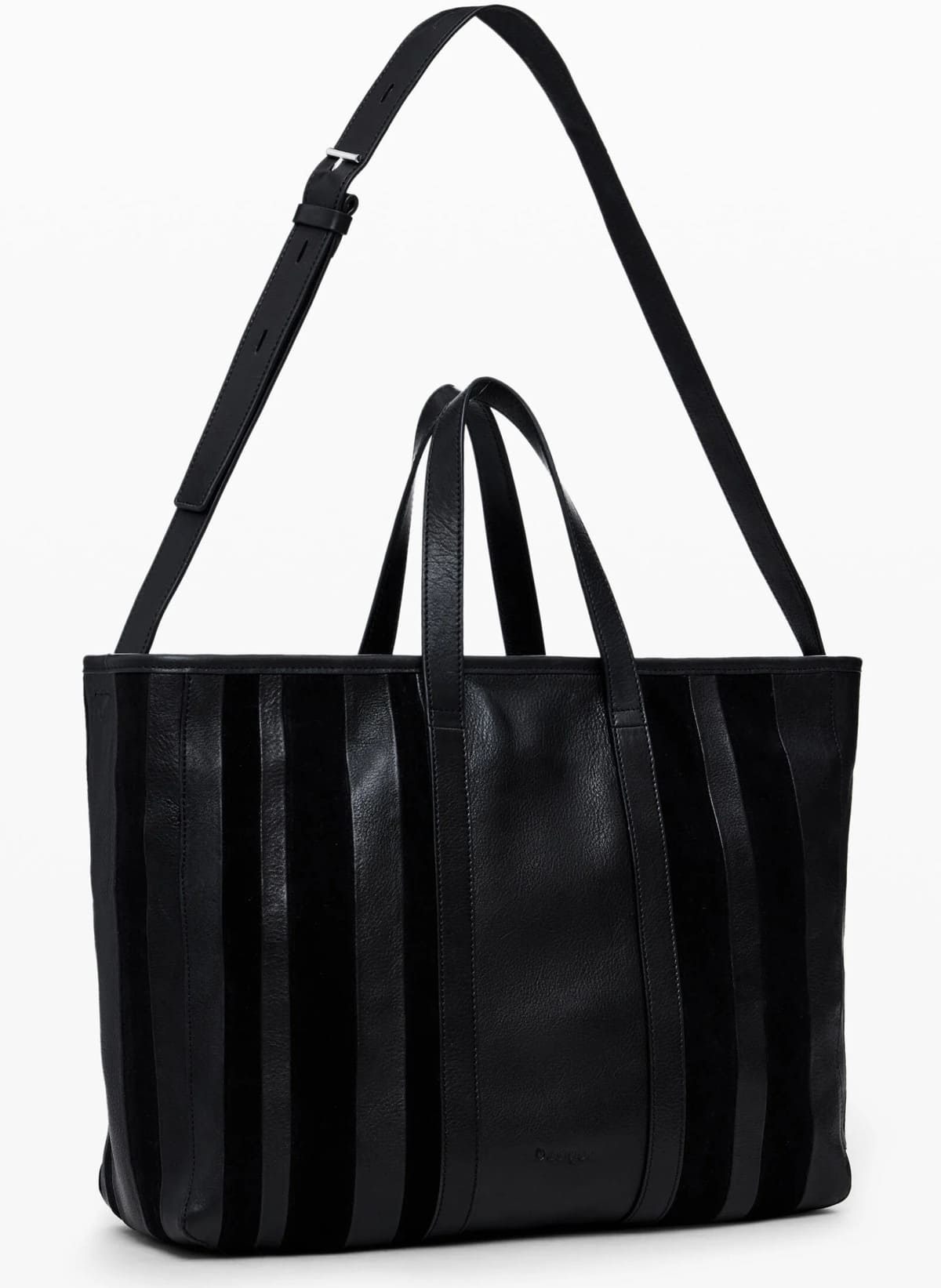 El bolso shopper de piel en color negro de Desigual