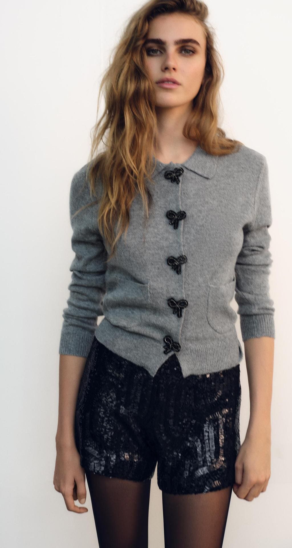 El nuevo pantalón tipo bermuda de tiro alto con lentejuelas de Zara