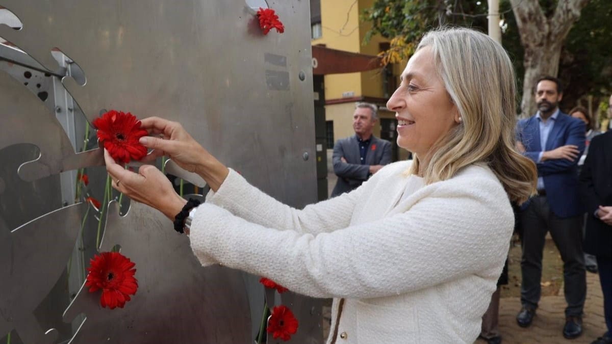 La consejera de Salud y Consumo, Rocío Hernández, participa en el acto organizado por la Dirección General de Salud Pública de la Consejería para conmemorar el Día Mundial de la Lucha frente al Sida (VIH) 2024.