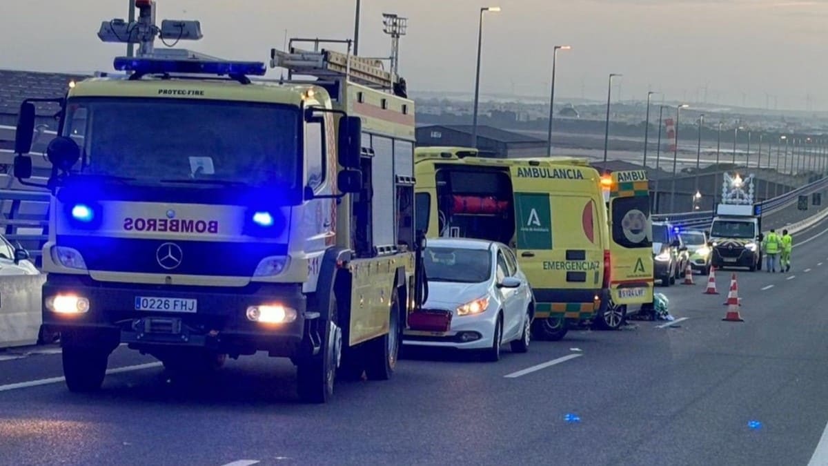 La colisión ha tenido lugar en el Puente de la Constitución