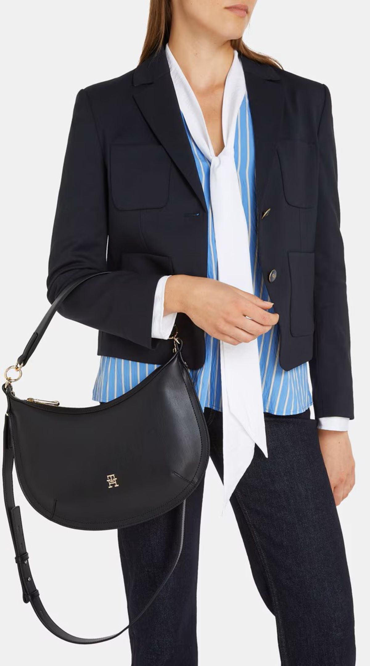 Bolso de hombro media luna con asa ajustable y logotipo metálico de Tommy Hilfiger de El Corte Inglés