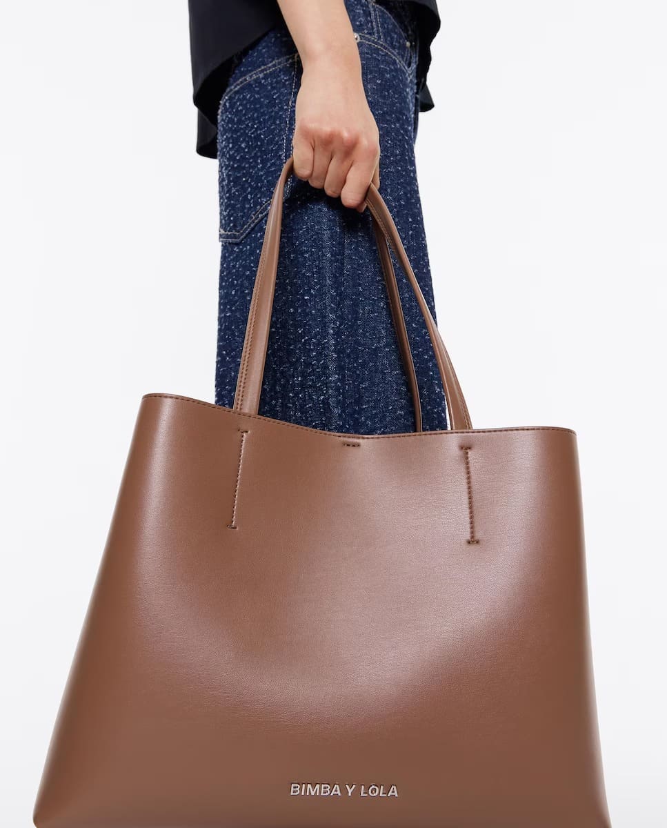 El bolso de hombro tipo shopper Chihuahua grande de piel de Bimba y Lola en El Corte Inglés