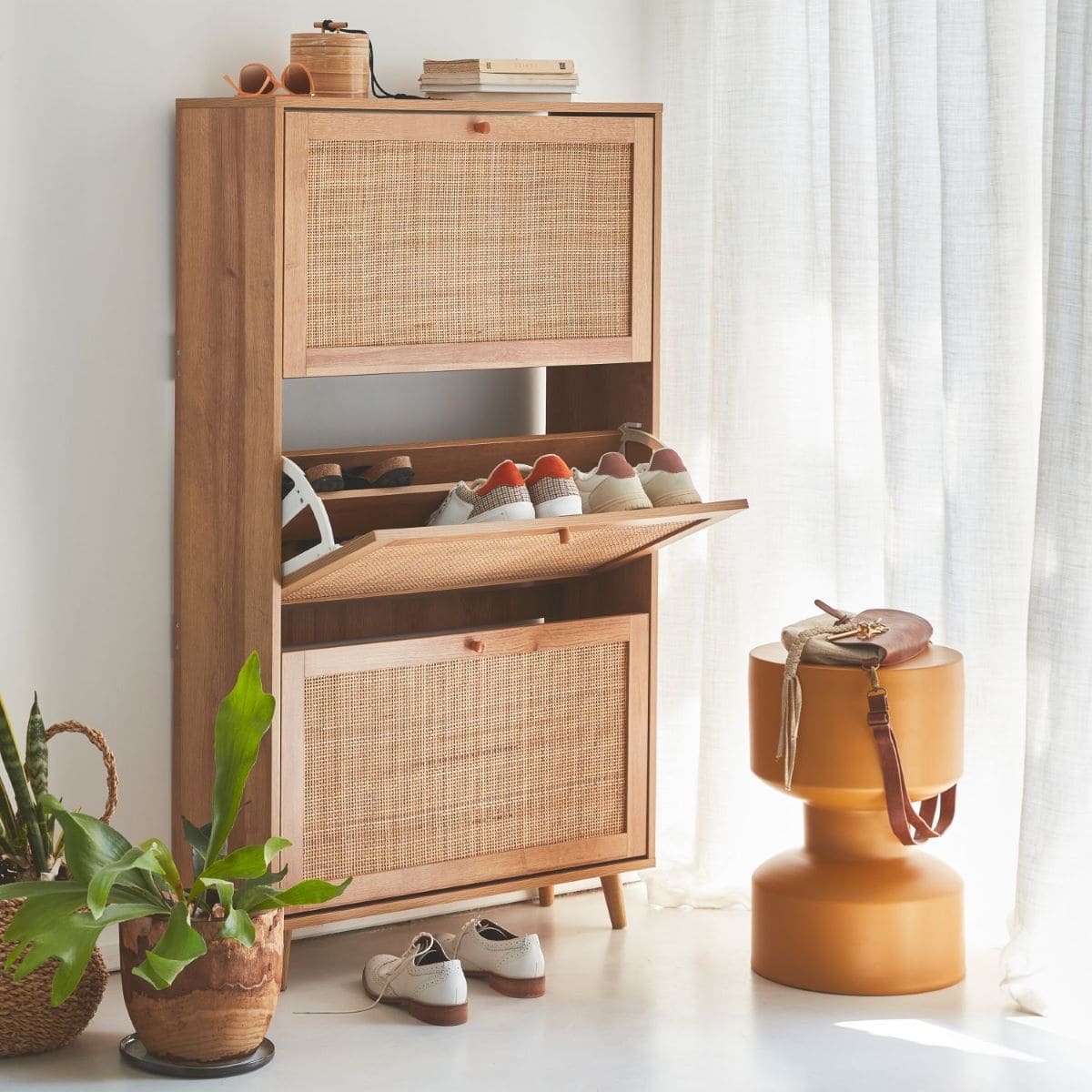 Mueble zapatero de caña natural