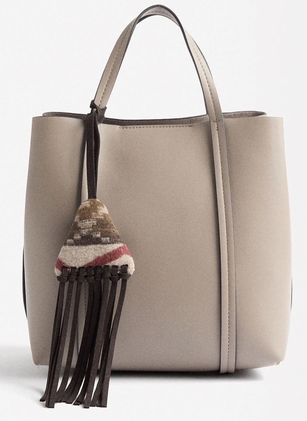 Bolso tote con colgante de lana