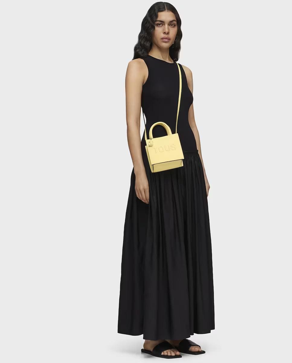 Bolso mini cuadrado con detalle del oso, colección Tous Brenda