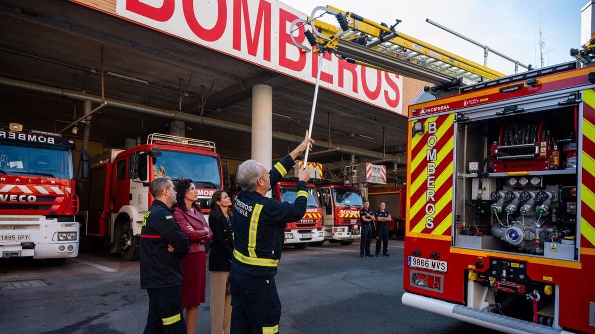 El nuevo camión de bomberos mejorará la prestación de un servicio esencial en Almería