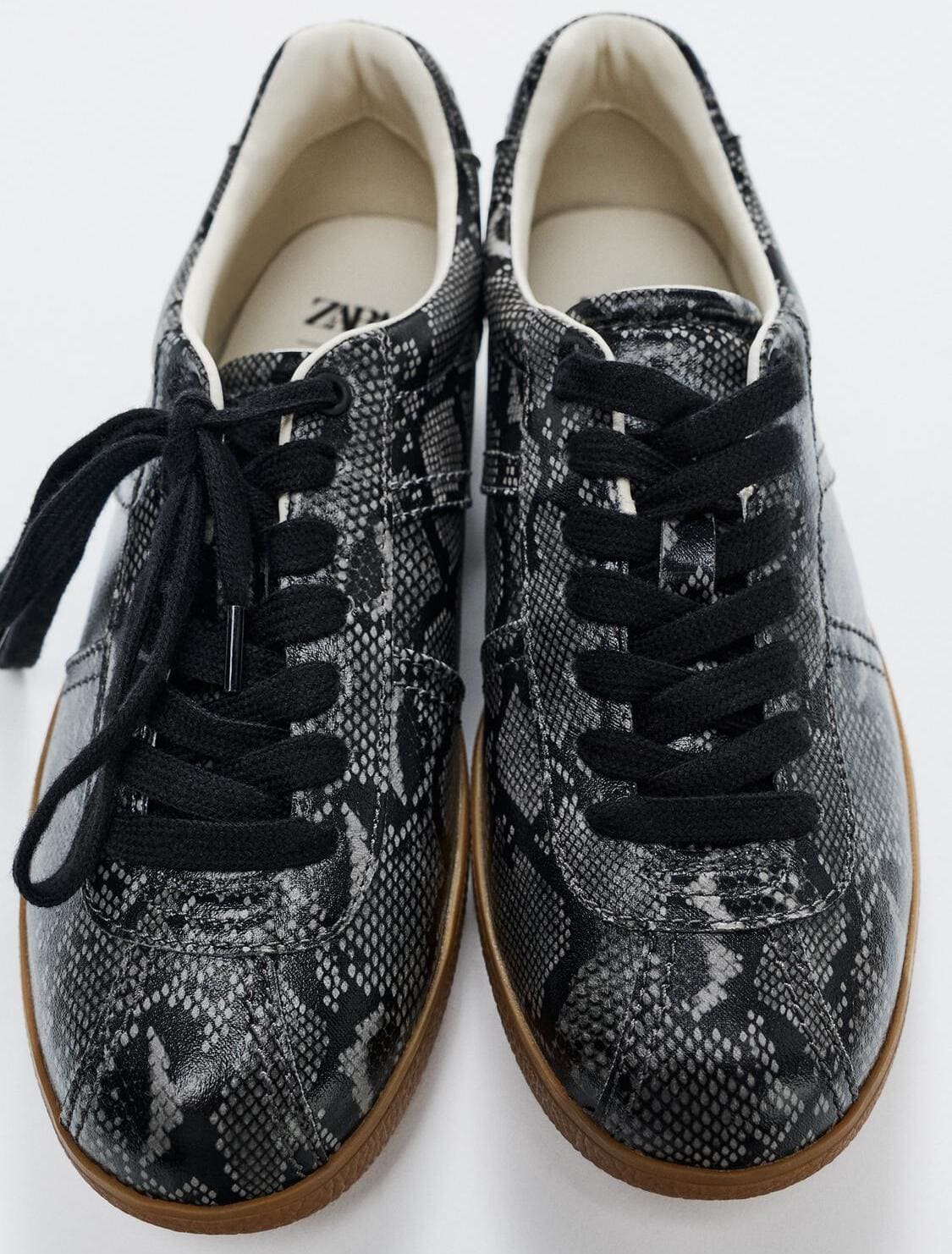 Las zapatillas tipo bamba con estampado animal de Zara