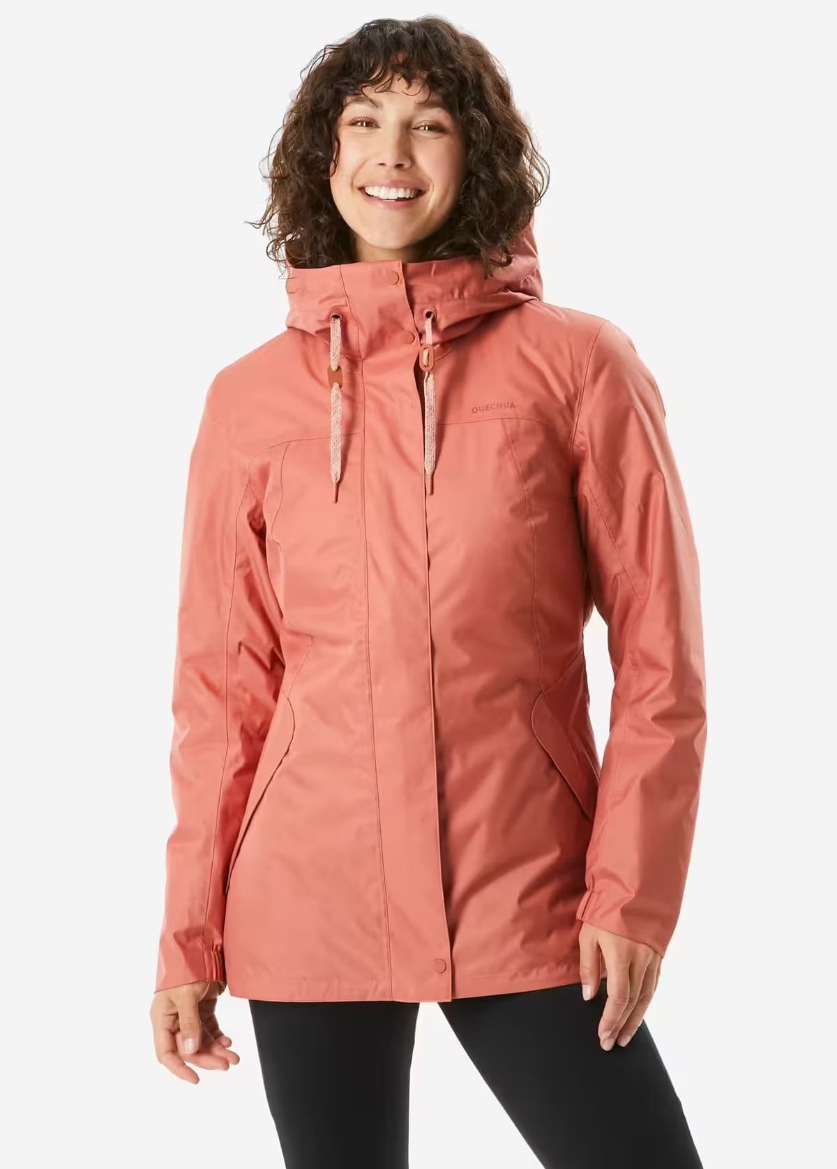 El nuevo abrigo de montaña y nieve impermeable para mujer Quechua SH500 en Decathlon