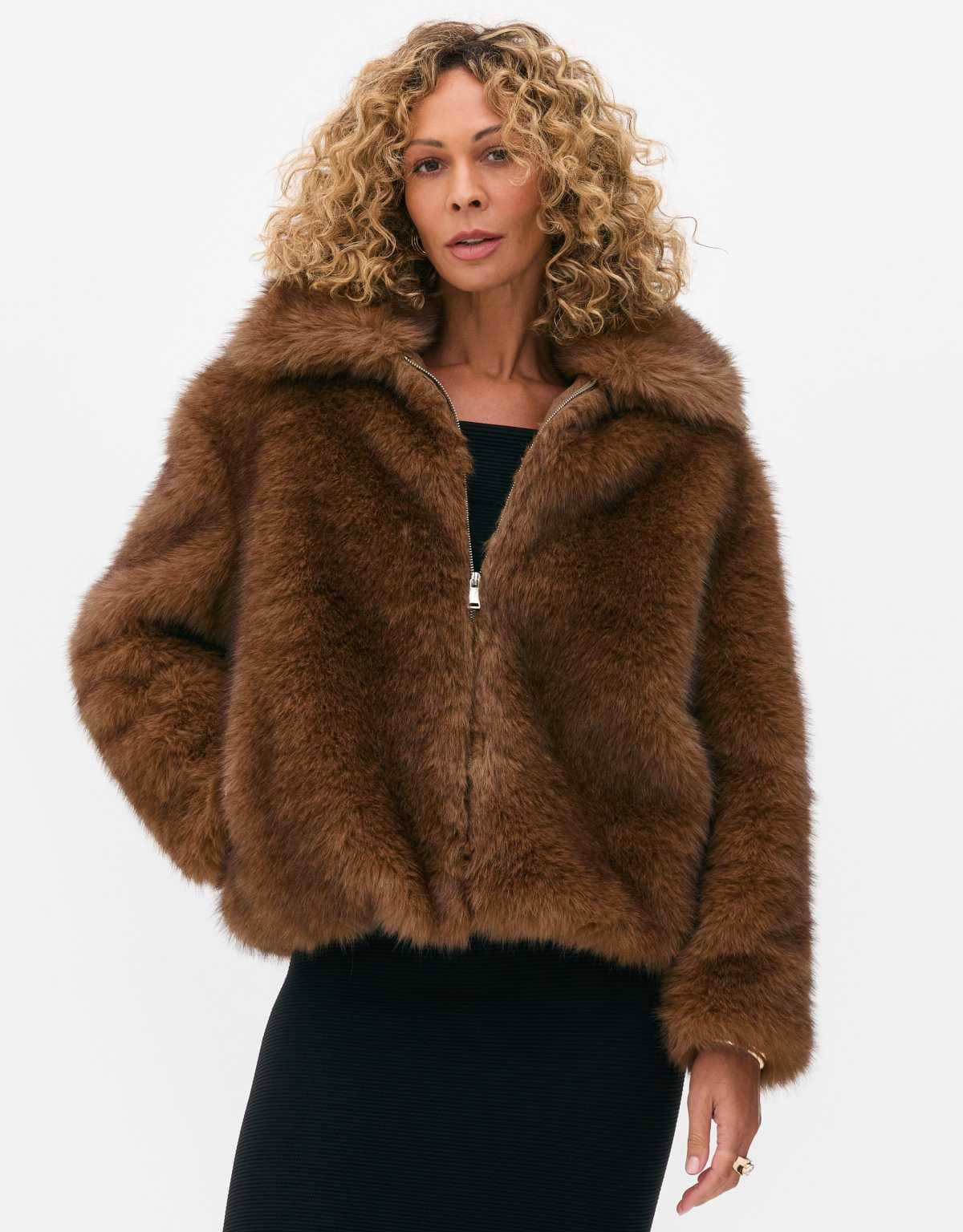 Chaqueta de pelo sintético de Rita Ora Primark