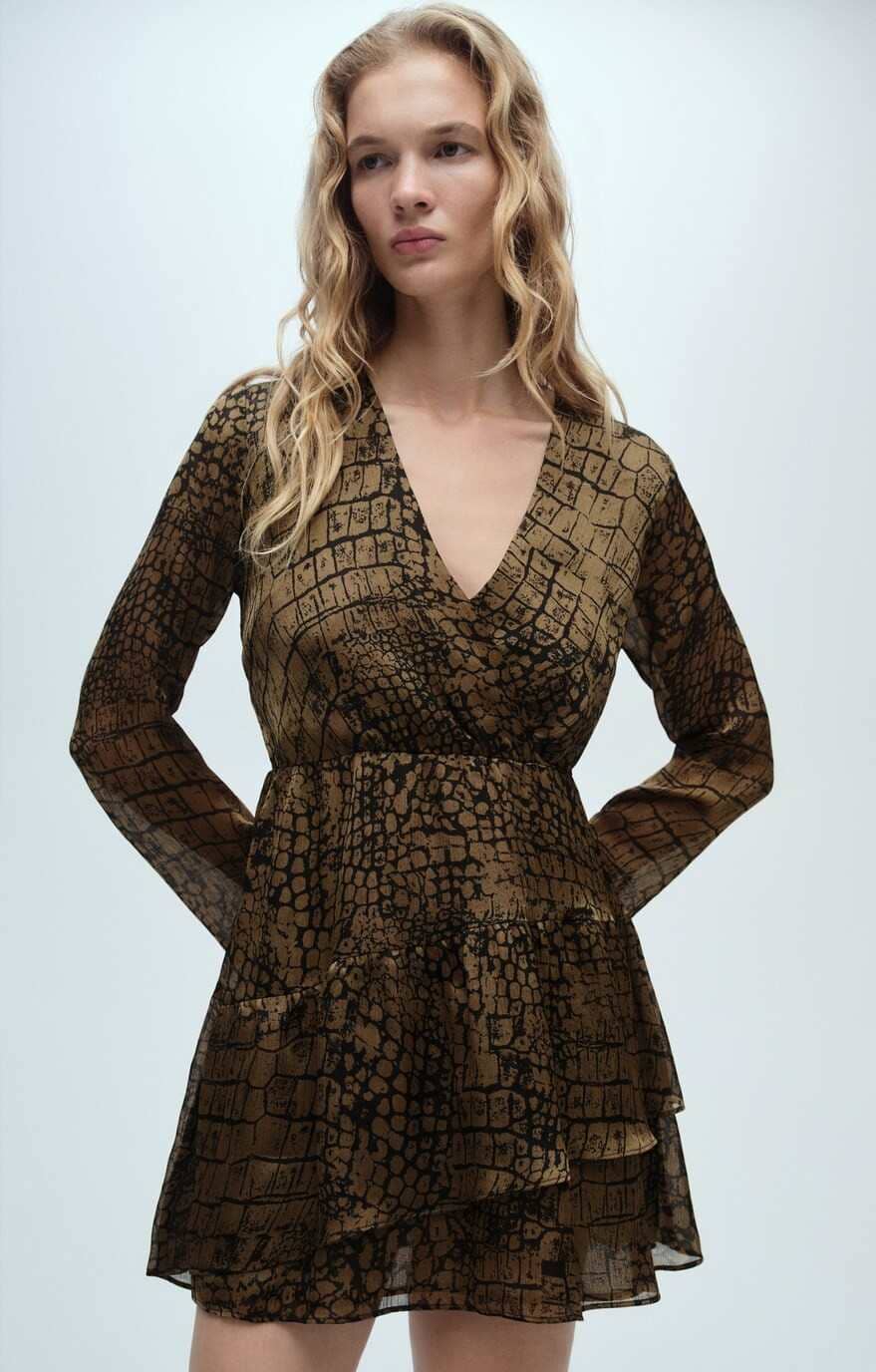 Vestido volantes animal print de Mango