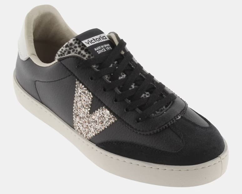 Las zapatillas para mujer tipo casco bajas logo glitter de Victoria negras en El Corte Inglés