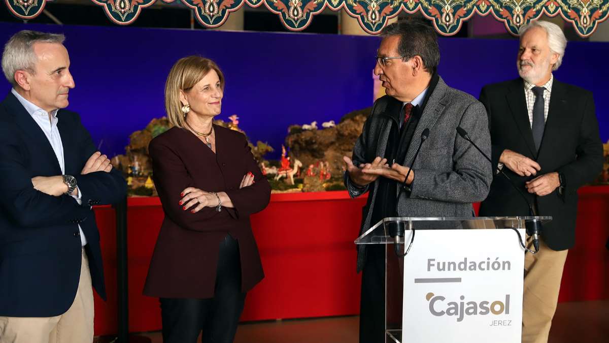 Antonio Pulido, director de la Fundación Cajasol presentando las actividades en el Callejón de los Bolos