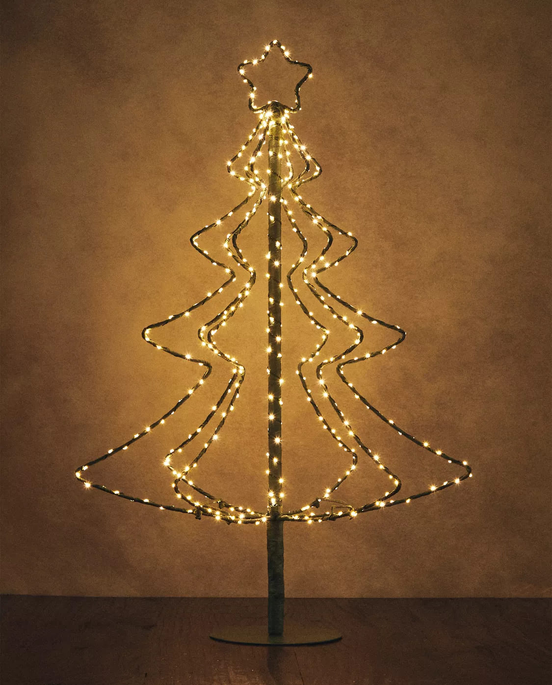 Árbol de navidad con estructura de luces led