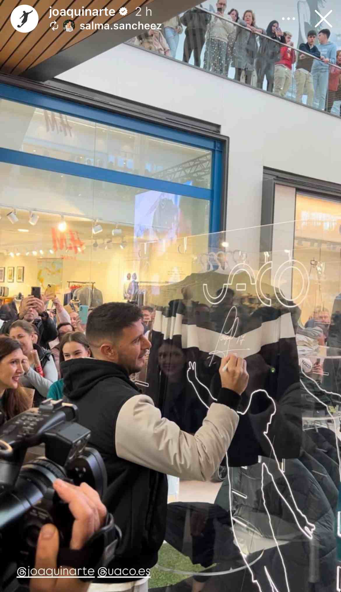 Joaquín Sánchez presenta su nueva marca de ropa 'UACO' en el centro comercial Lagoh | @joaquinarte