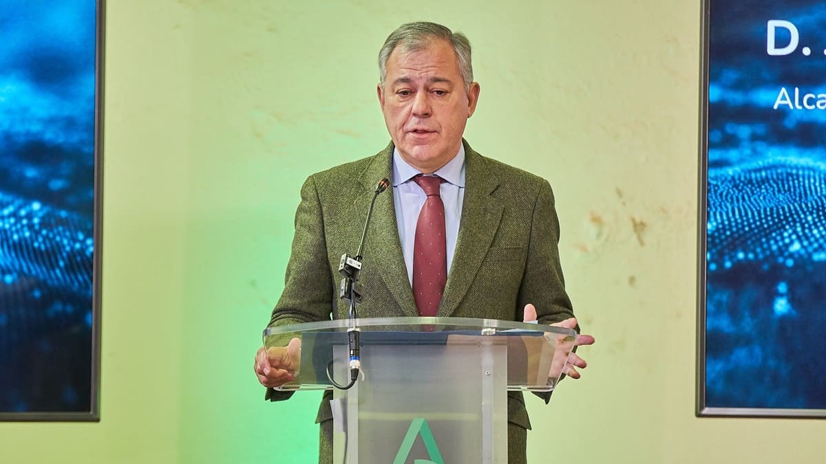 El alcalde Sevilla, José Luis Sanz, durante su intervención | Salvador López Medina