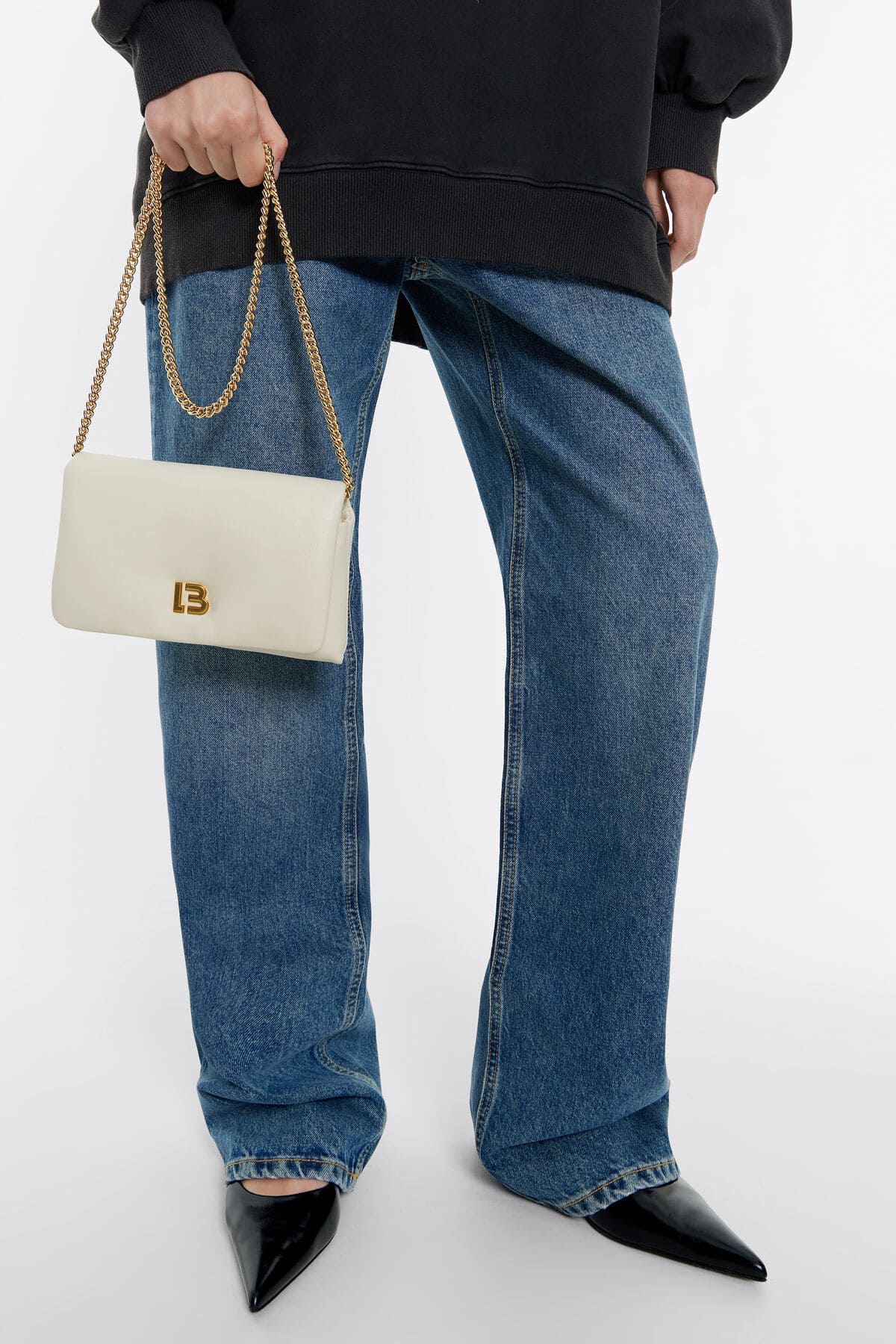 El bolso de solapa mini de piel napa marfil de Bimba y Lola