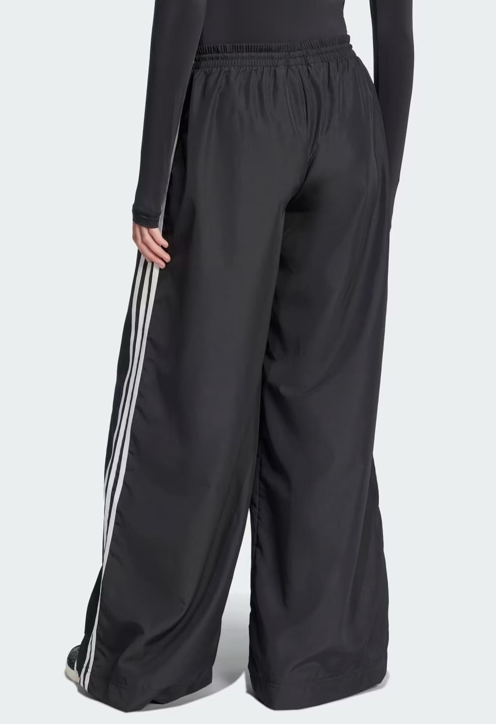 El nuevo pantalón de campana Adilenium Season 3 Oversized de Adidas