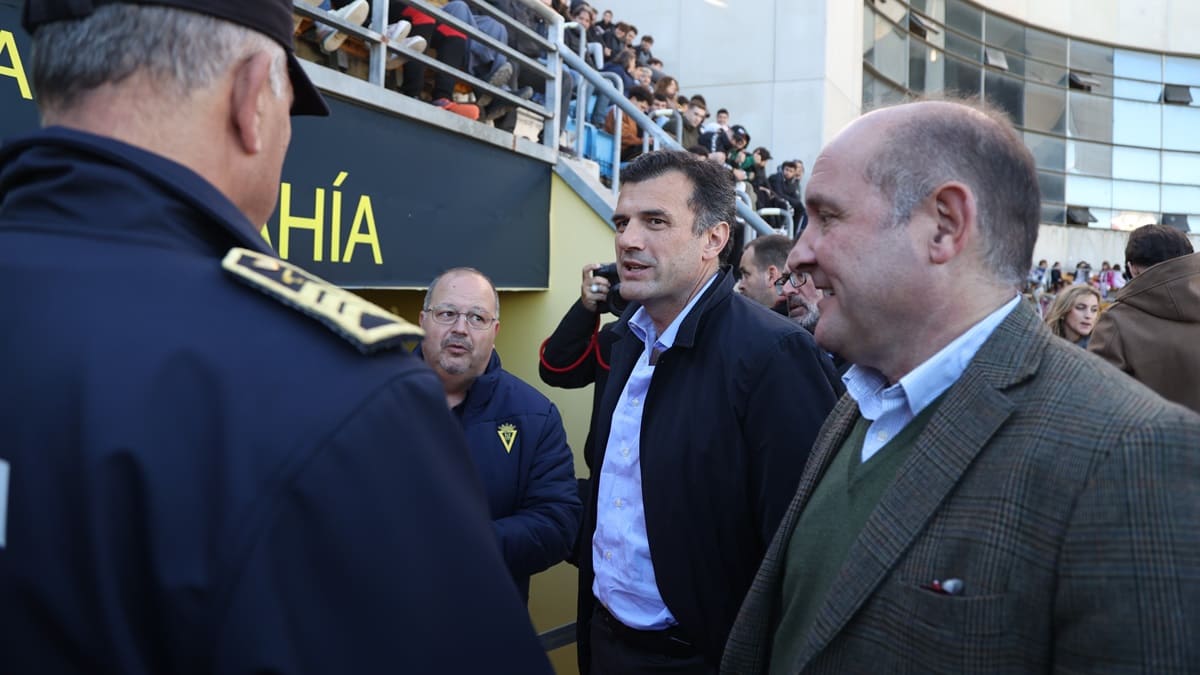 El alcalde, Bruno García, junto al concejal Juancho Ortiz | Cristo García